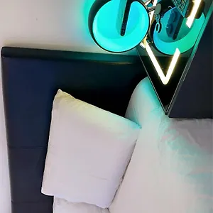  Apartment Cozy Double With En-suite: Smart Amenities & Shared Living United Kingdom