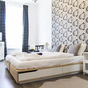Apartment Bright 2br&ac At Astoria, Budapest